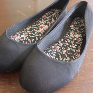 Time and Tru Women's Basic Ballet Flat  shoe